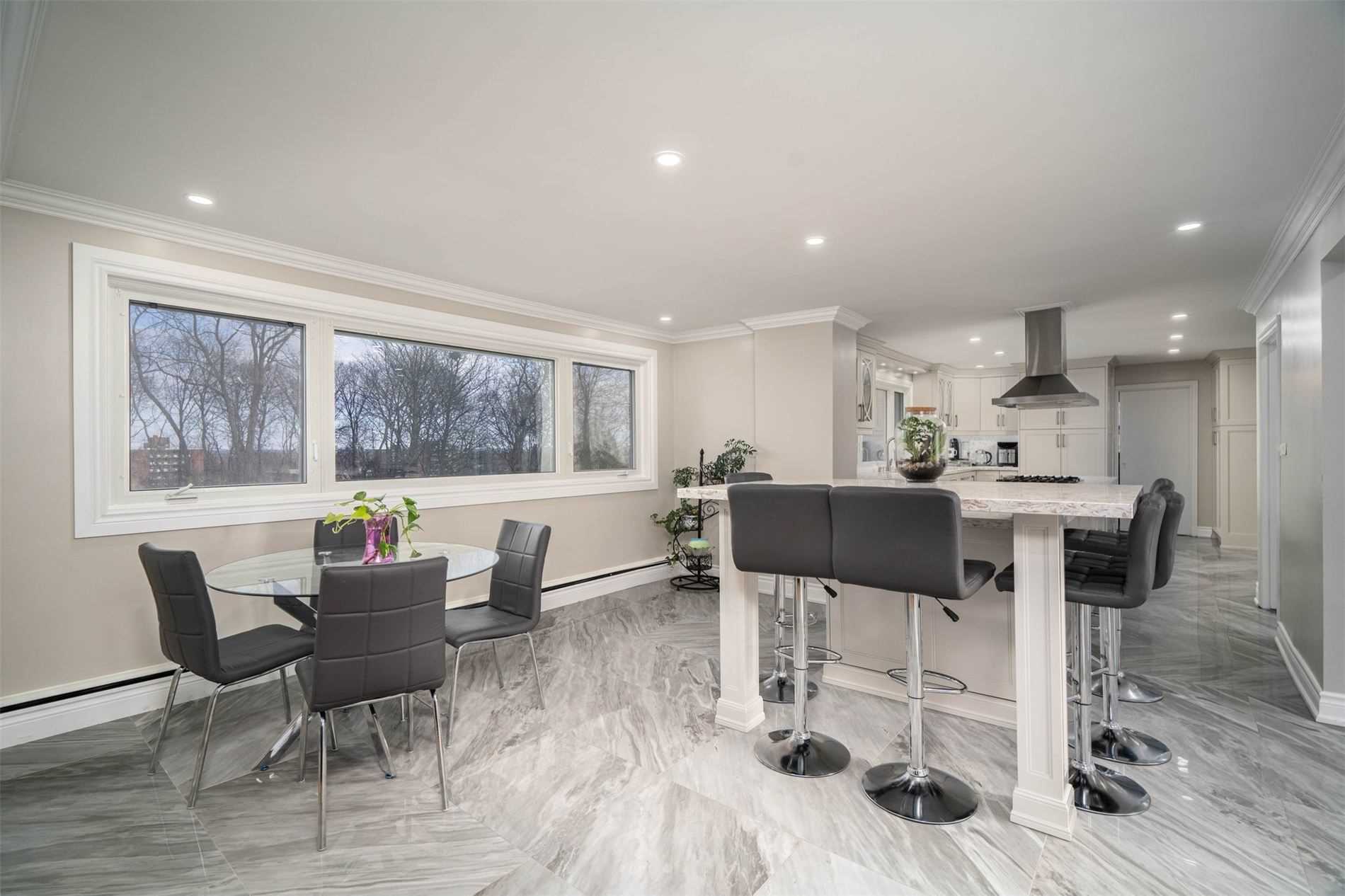 10 Douglas Pl
