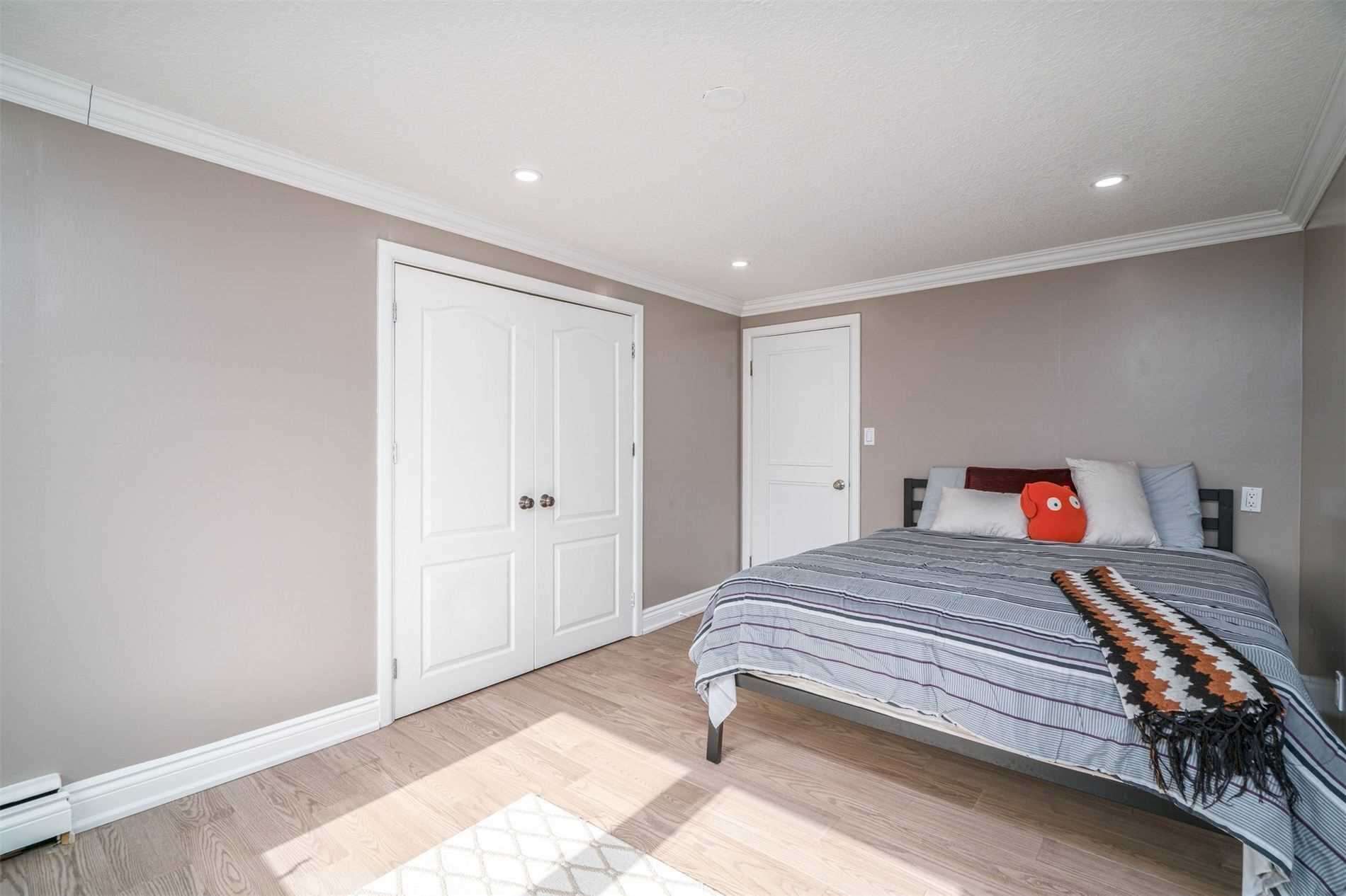 10 Douglas Pl