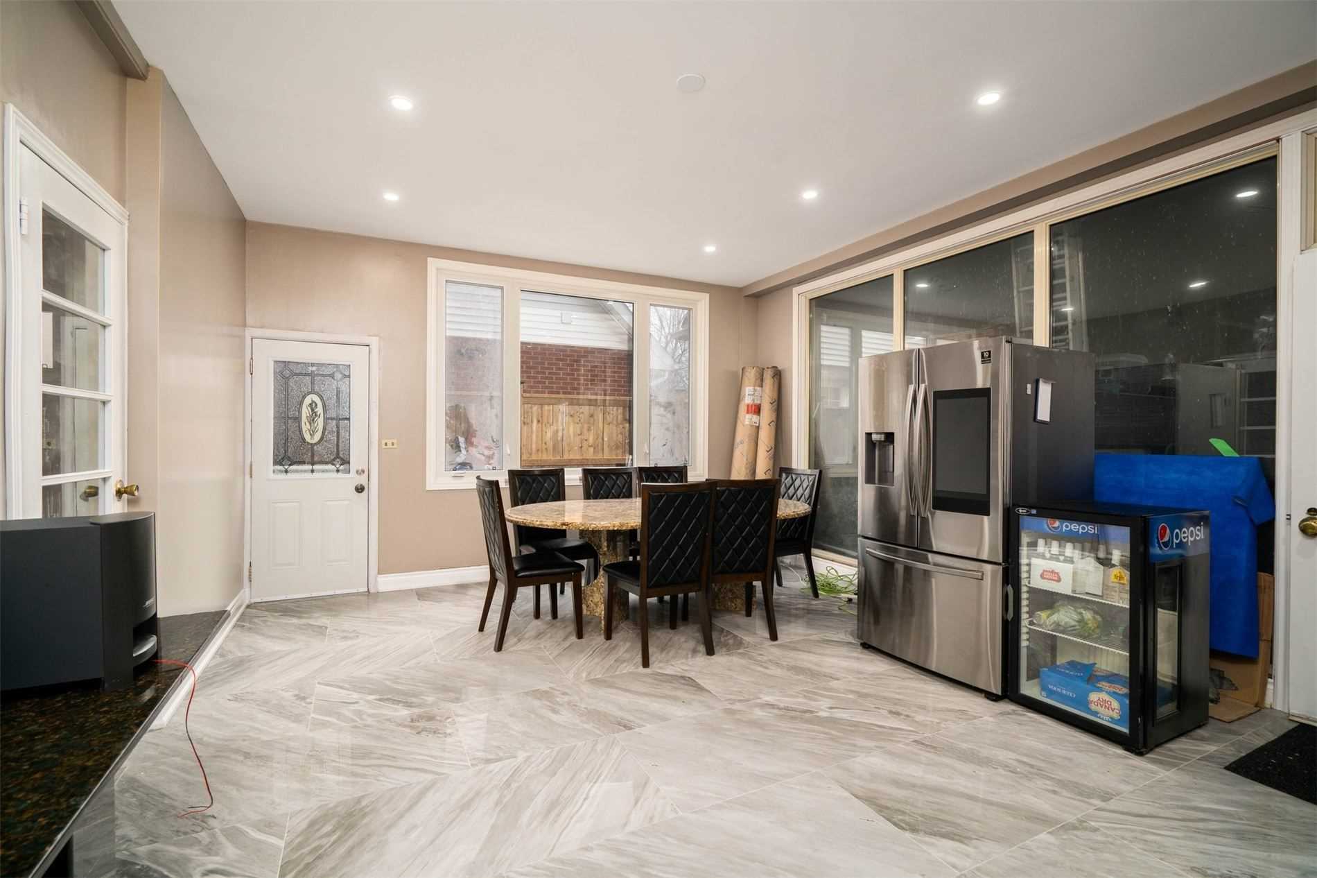 10 Douglas Pl
