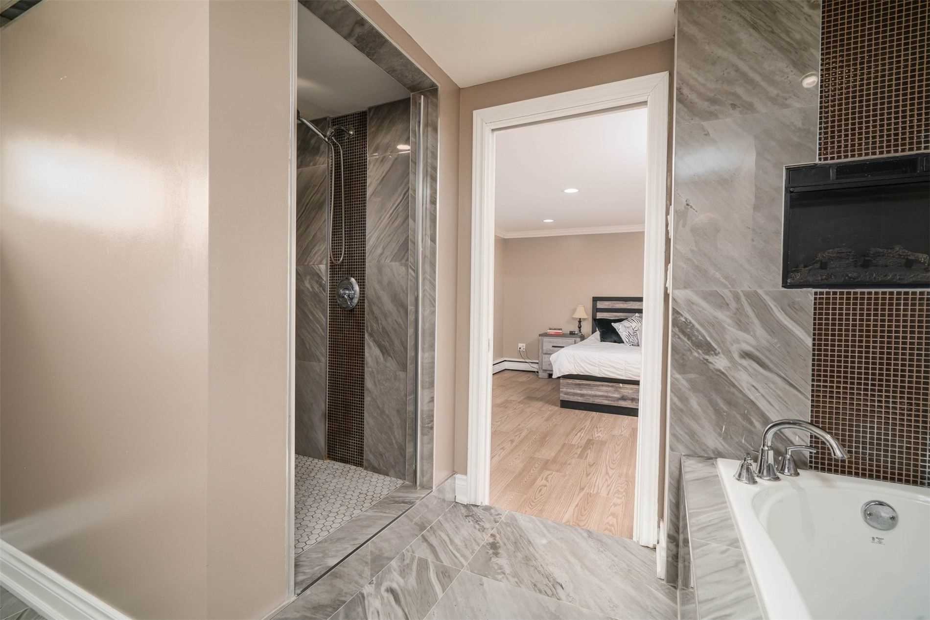 10 Douglas Pl