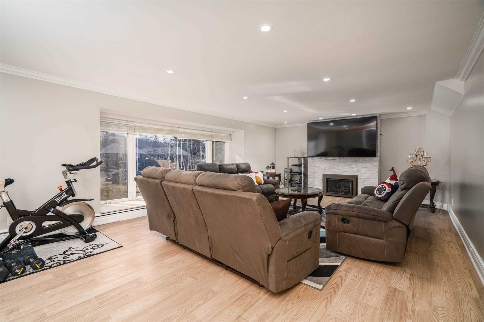 10 Douglas Pl