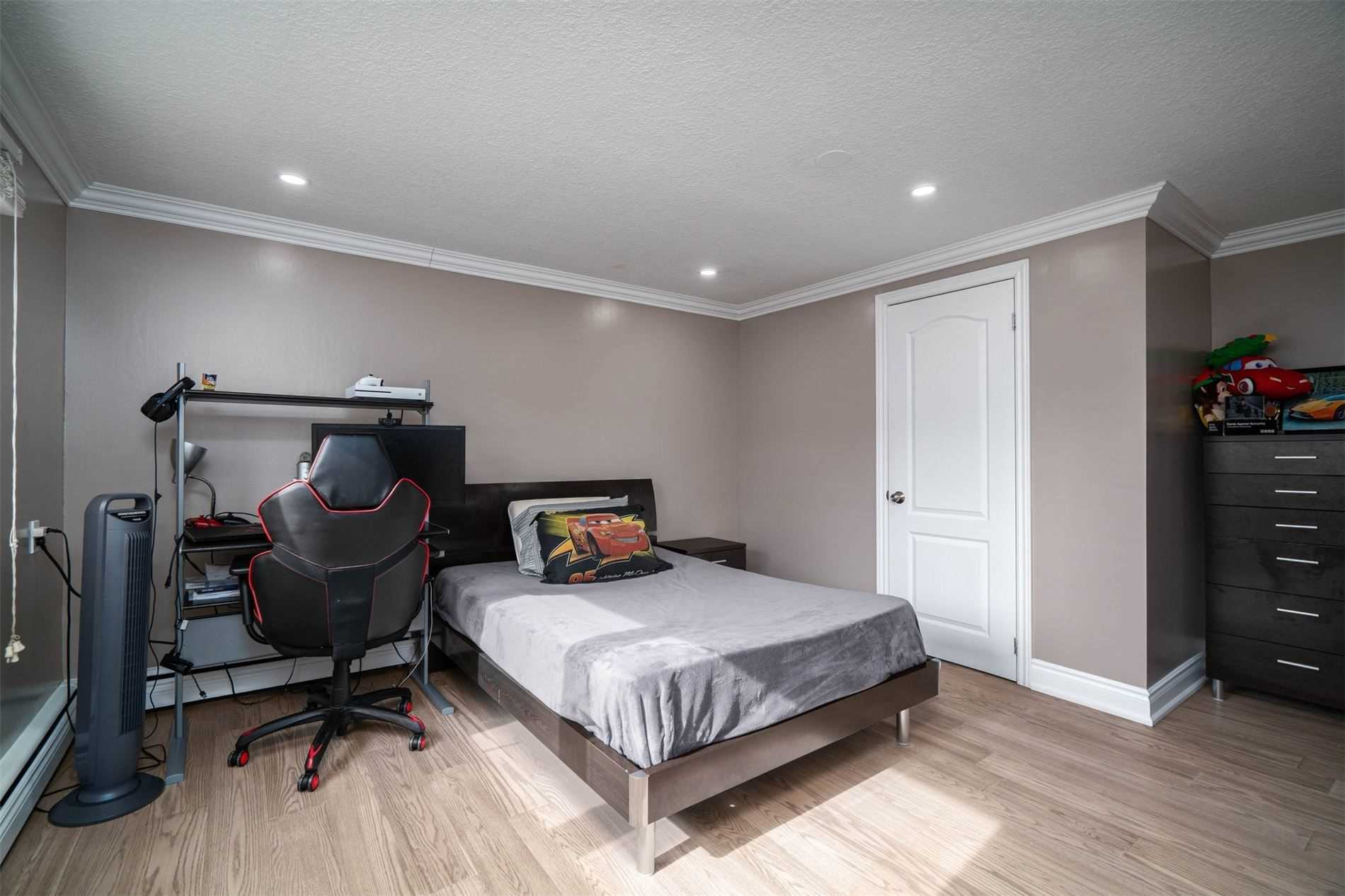 10 Douglas Pl
