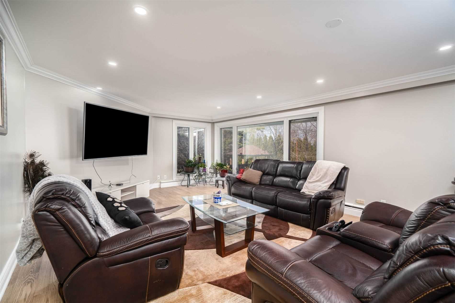 10 Douglas Pl