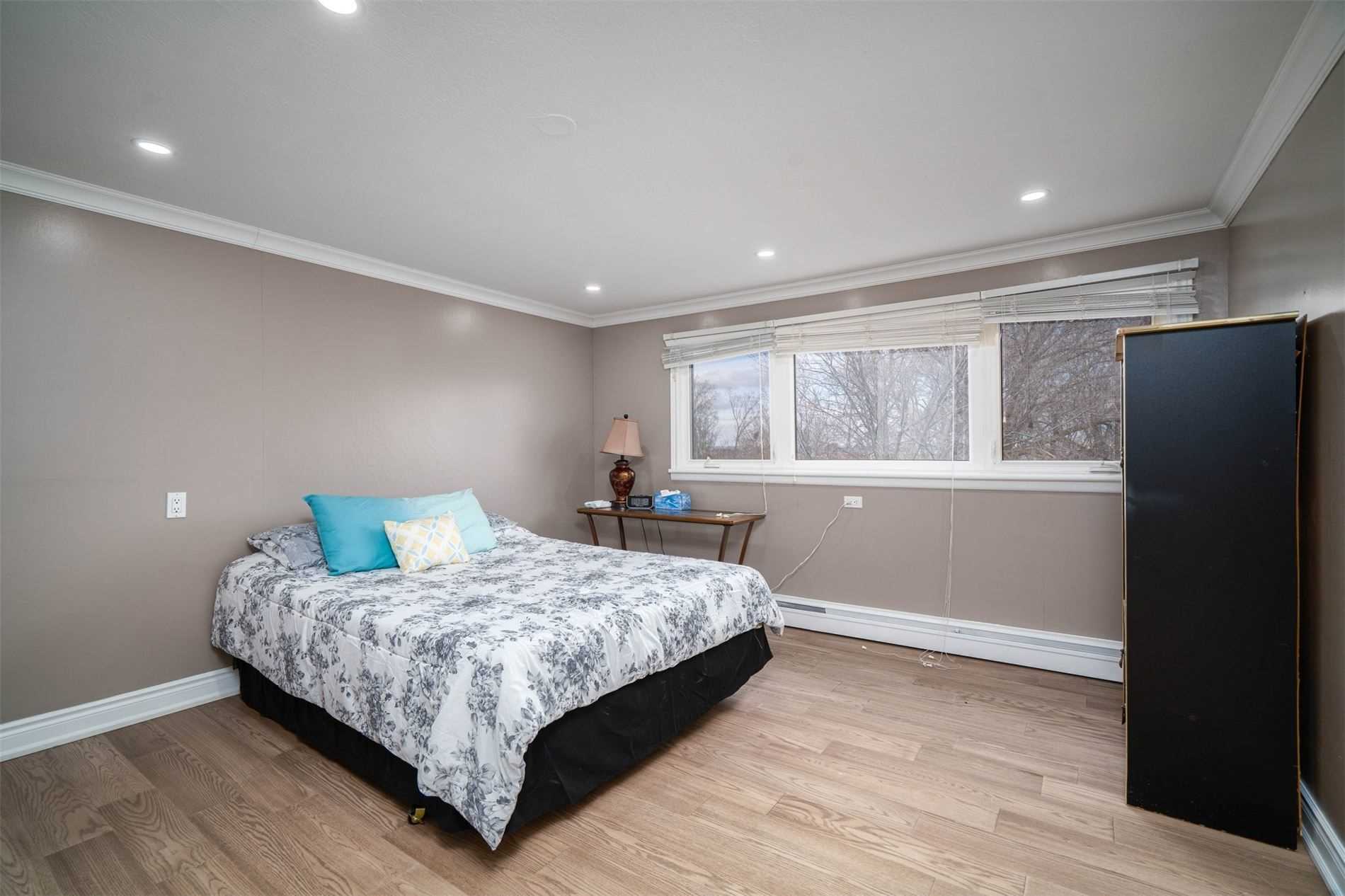10 Douglas Pl