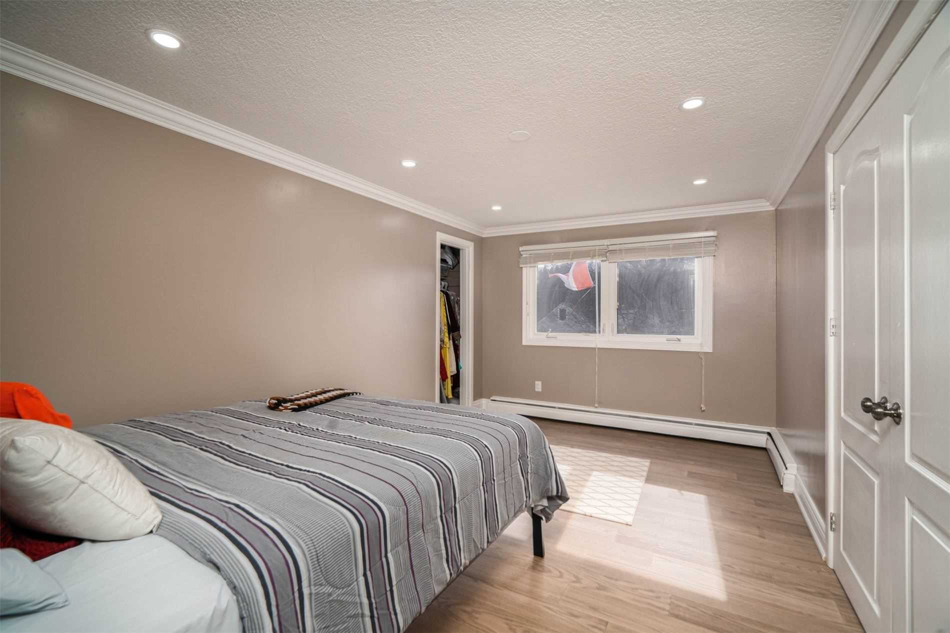 10 Douglas Pl