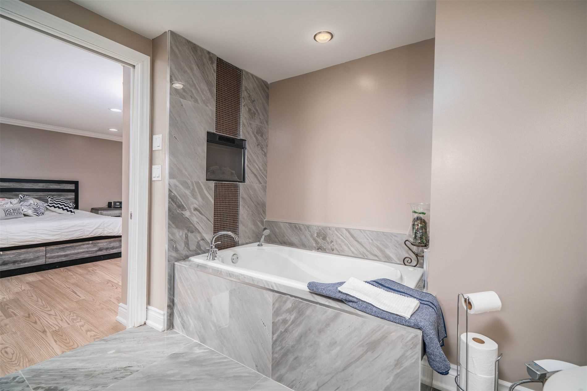 10 Douglas Pl