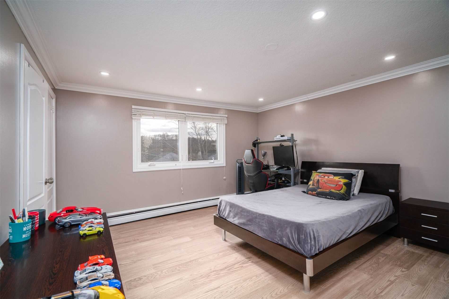 10 Douglas Pl