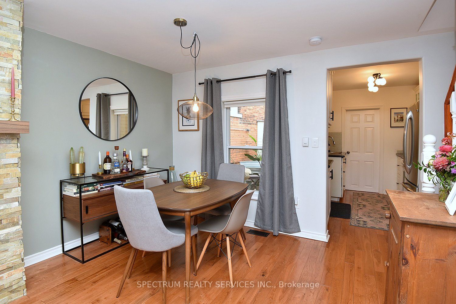 75 Ray Street N
