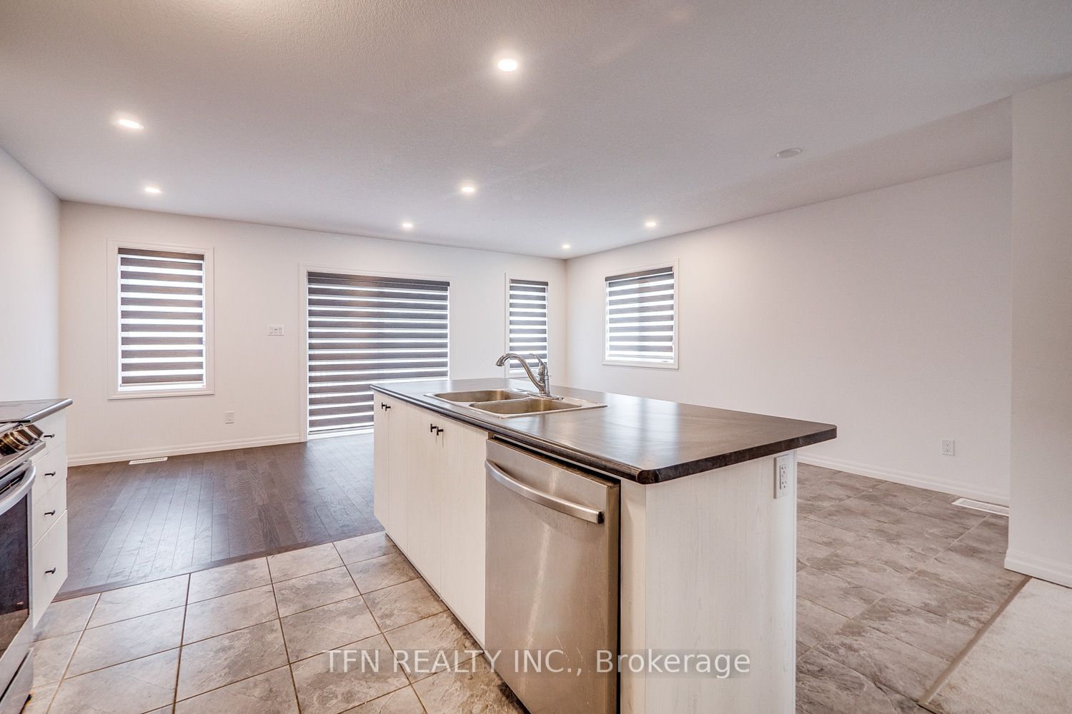 11 Shedrow Pl