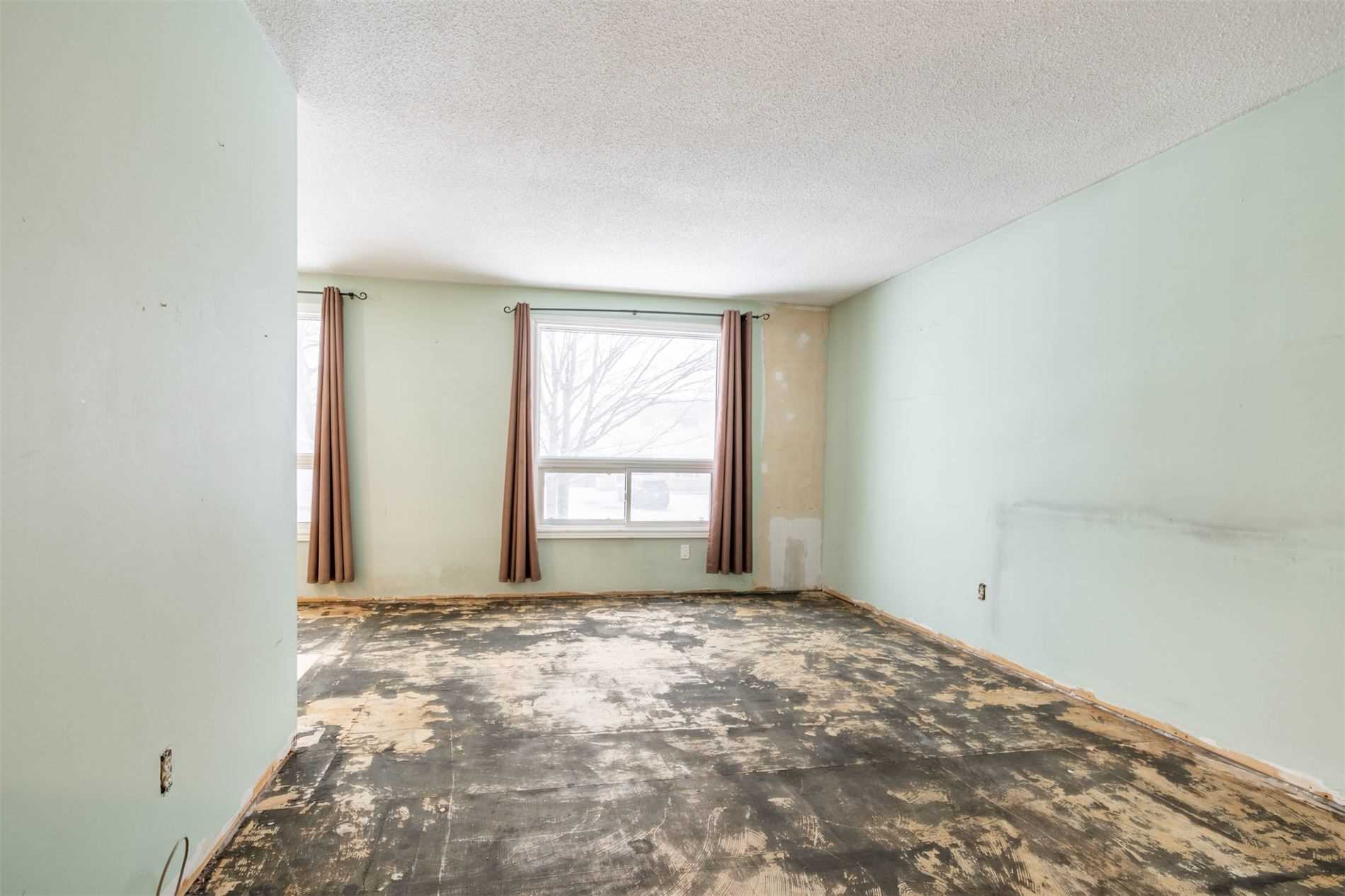 24 Chilton Dr