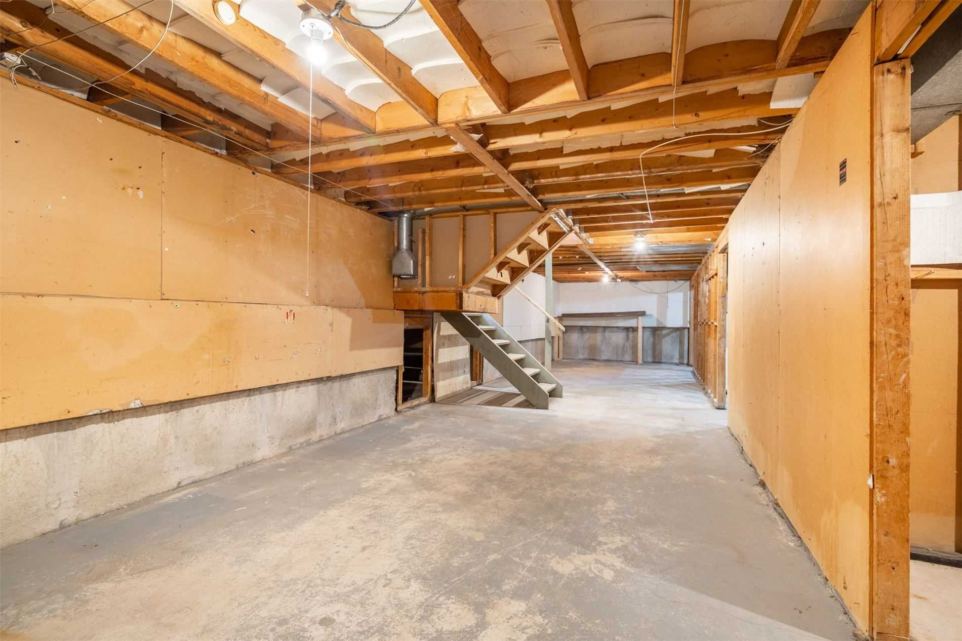 24 Chilton Dr