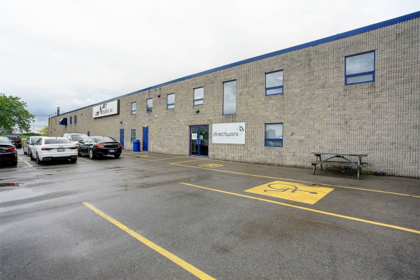 590 South Service Rd, Hamilton