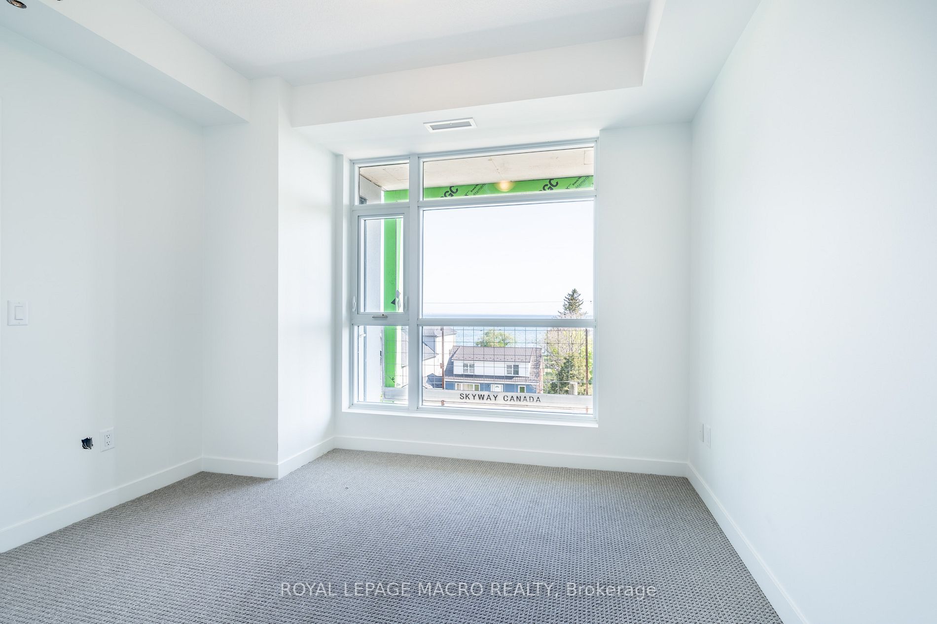 600 North Service Rd, #411