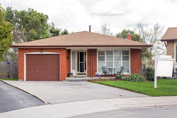 19 Krafty Crt, Hamilton