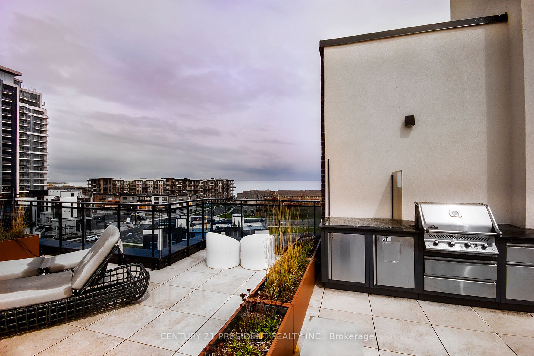 10 Concord Pl, #516