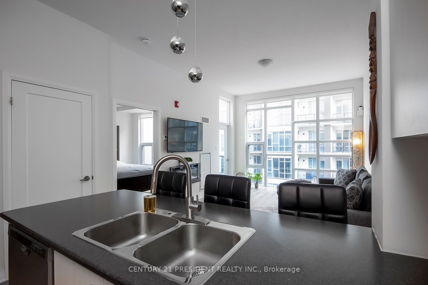 10 Concord Pl, #516
