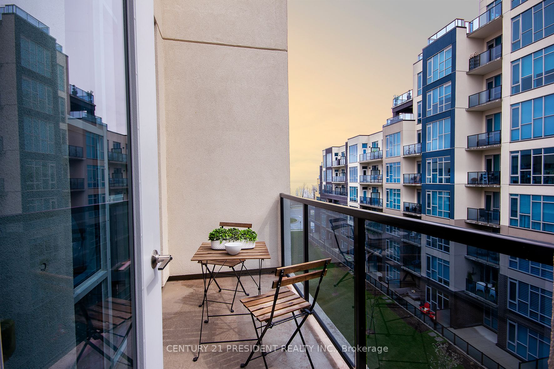 10 Concord Pl, #516