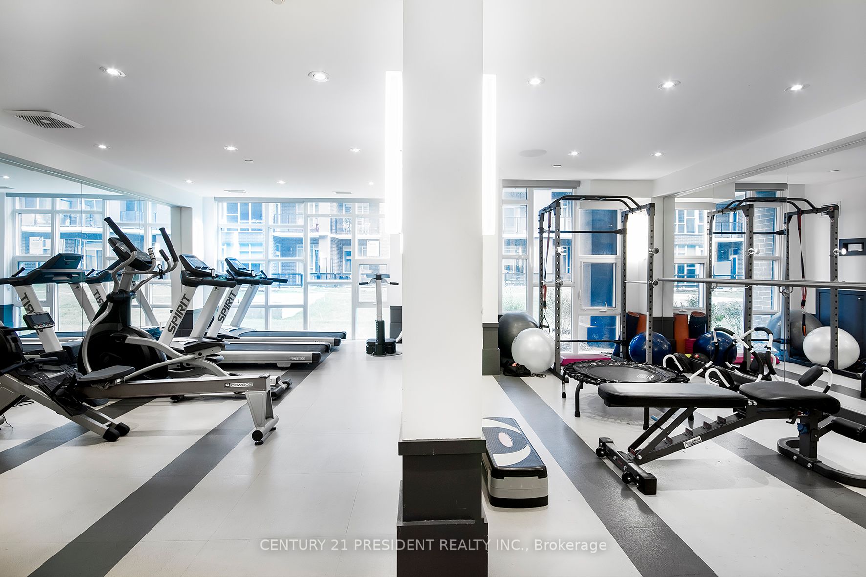 10 Concord Pl, #516
