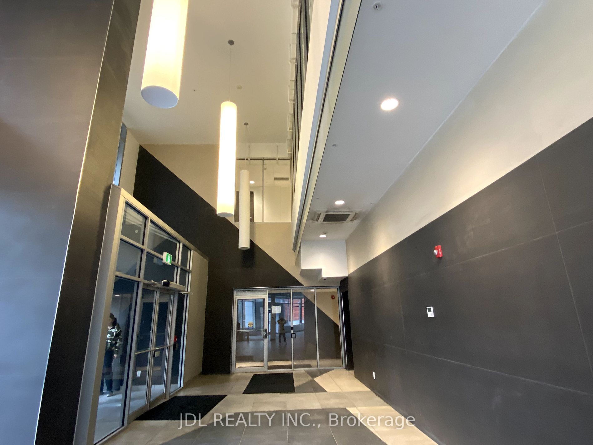 158 King St N, #1702