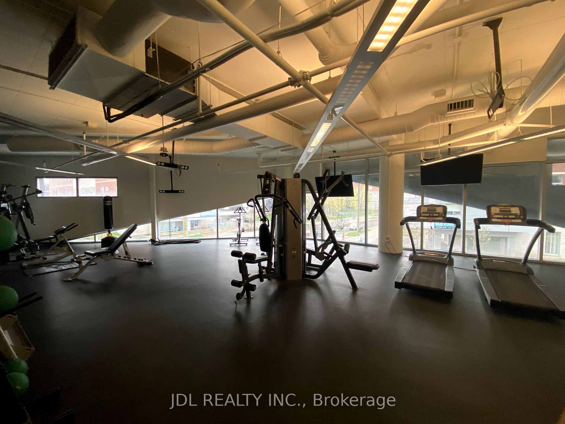 158 King St N, #1702