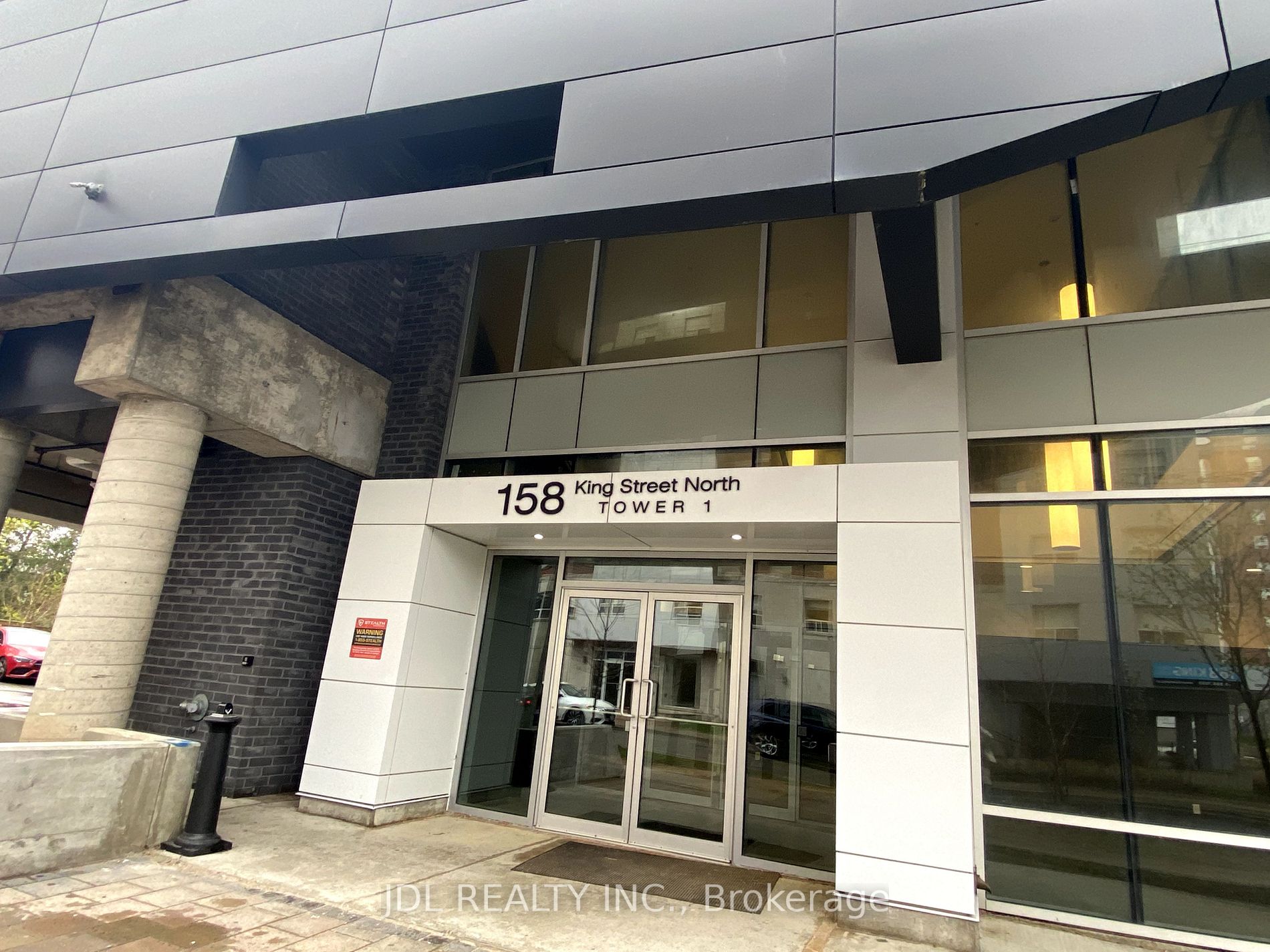 158 King St N, #1702