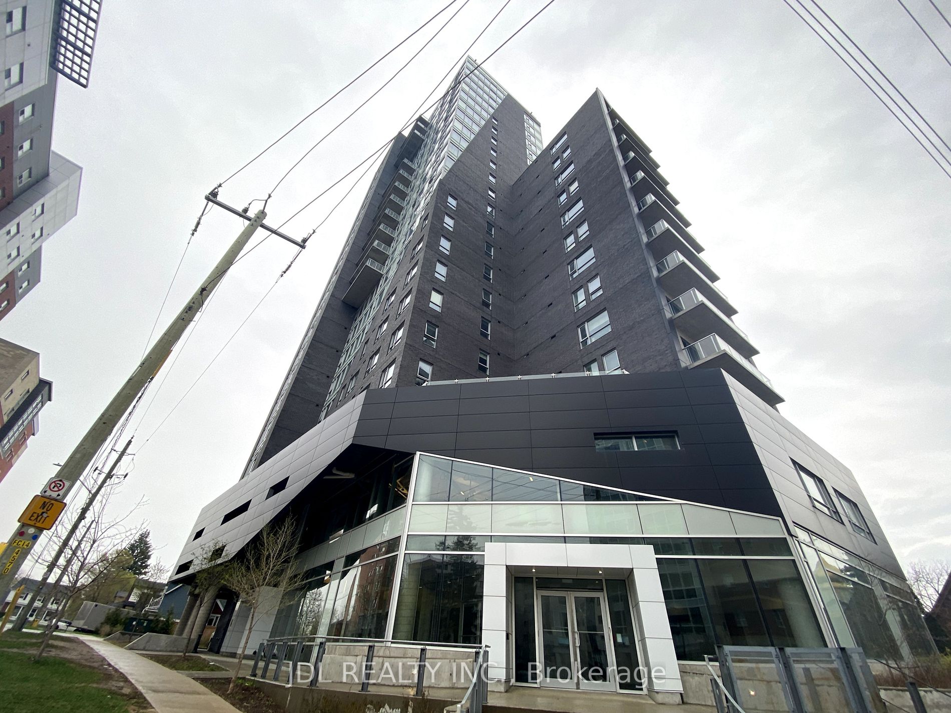 158 King St N, #1702