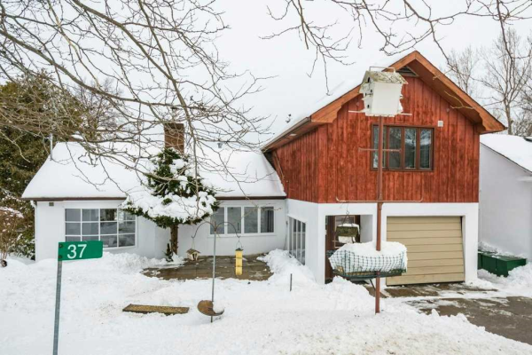 37 Ryerson St, Prince Edward County