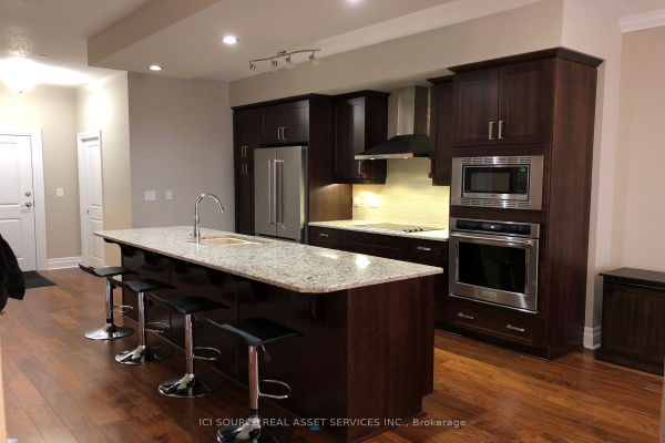 240 Villagewalk Blvd, London