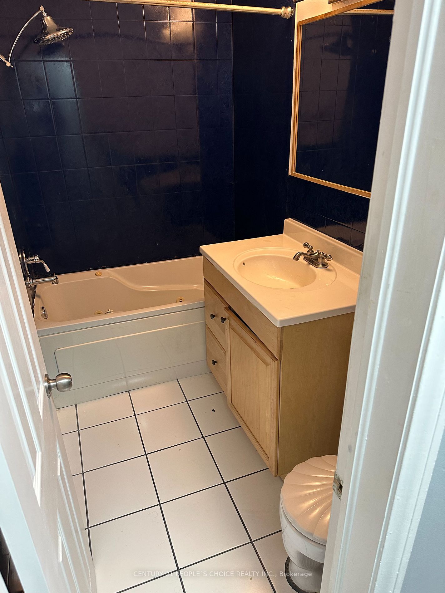 156 Ellsworth Cres