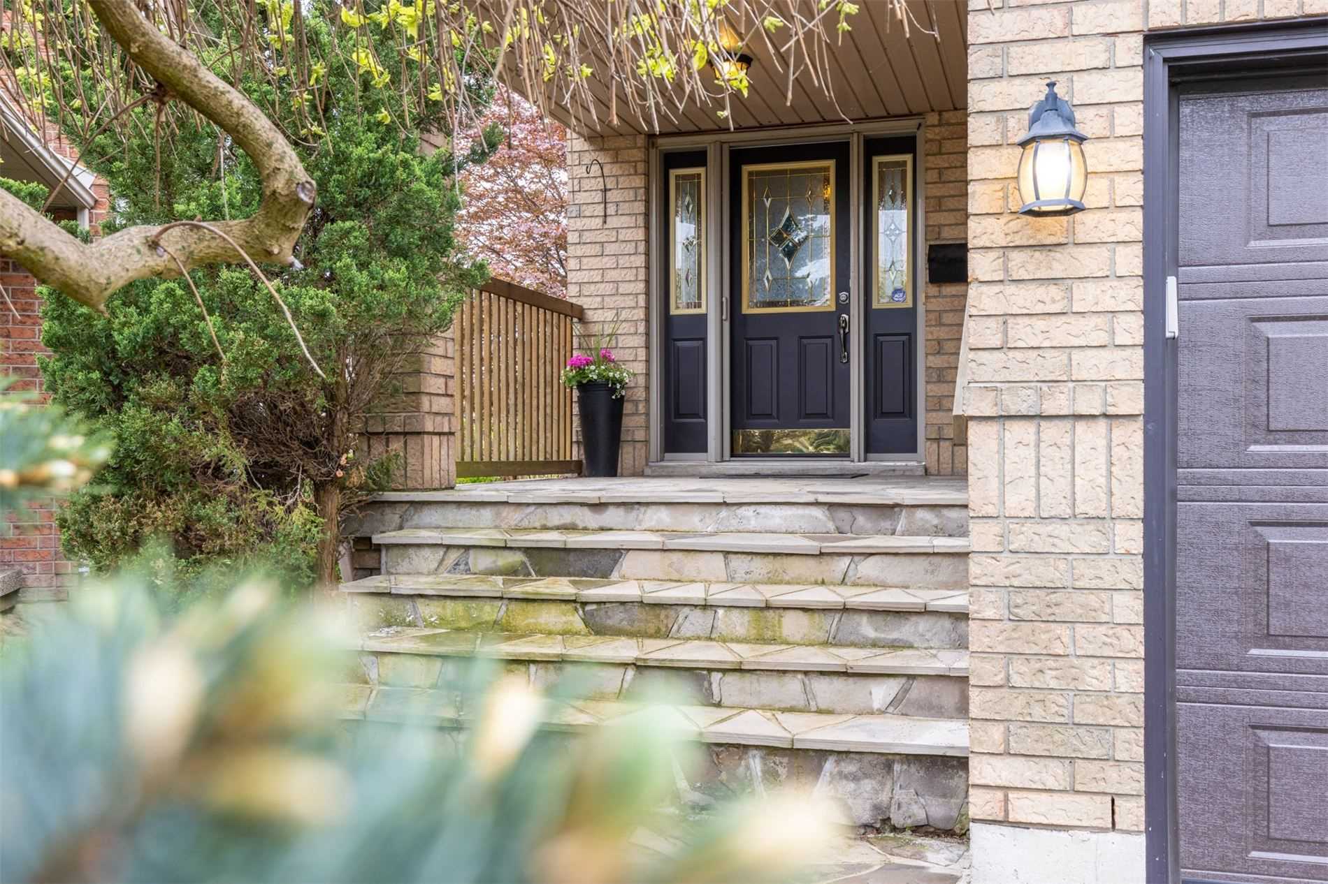 6 Valridge Crt