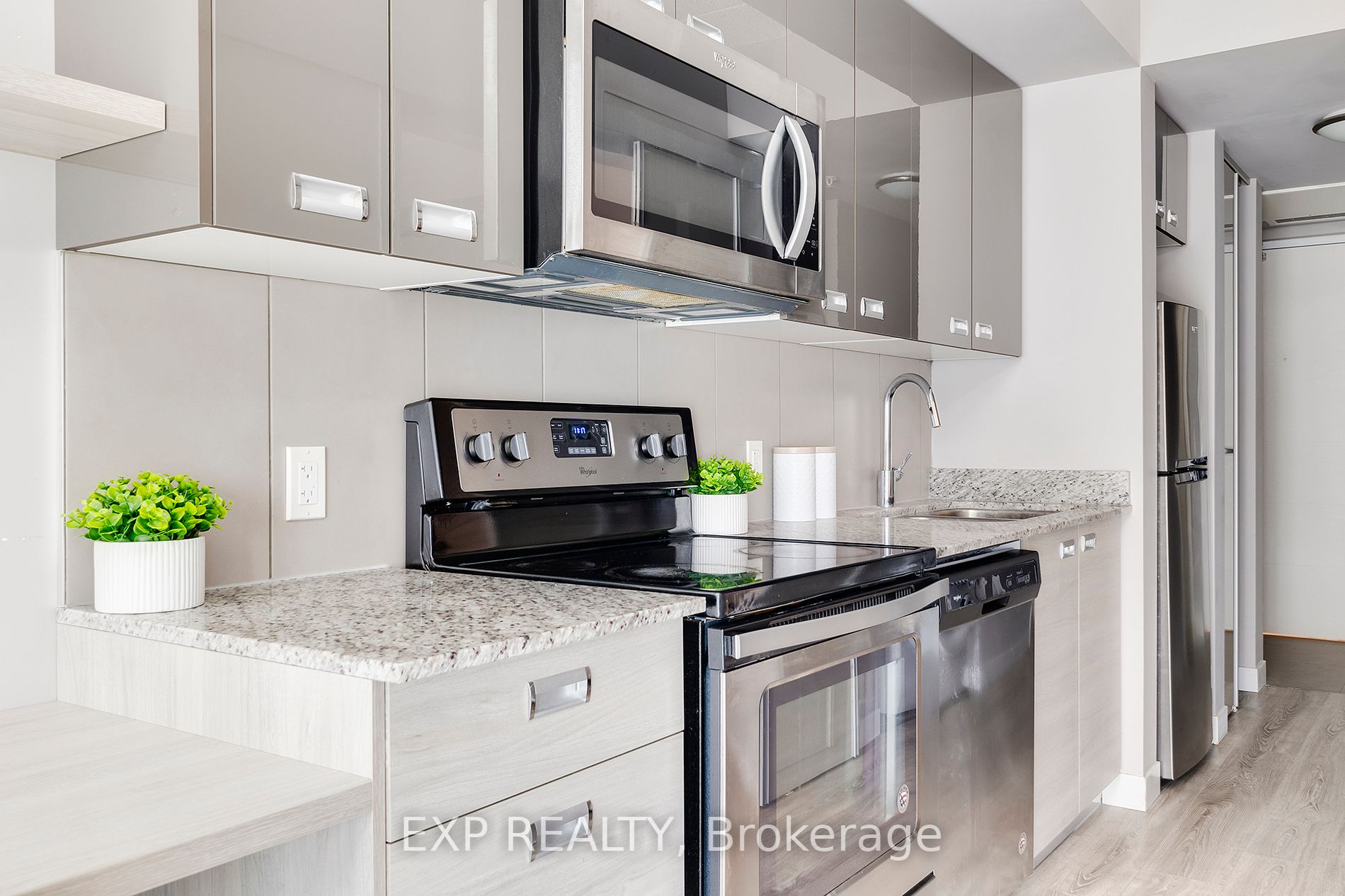 250 Albert St, #302