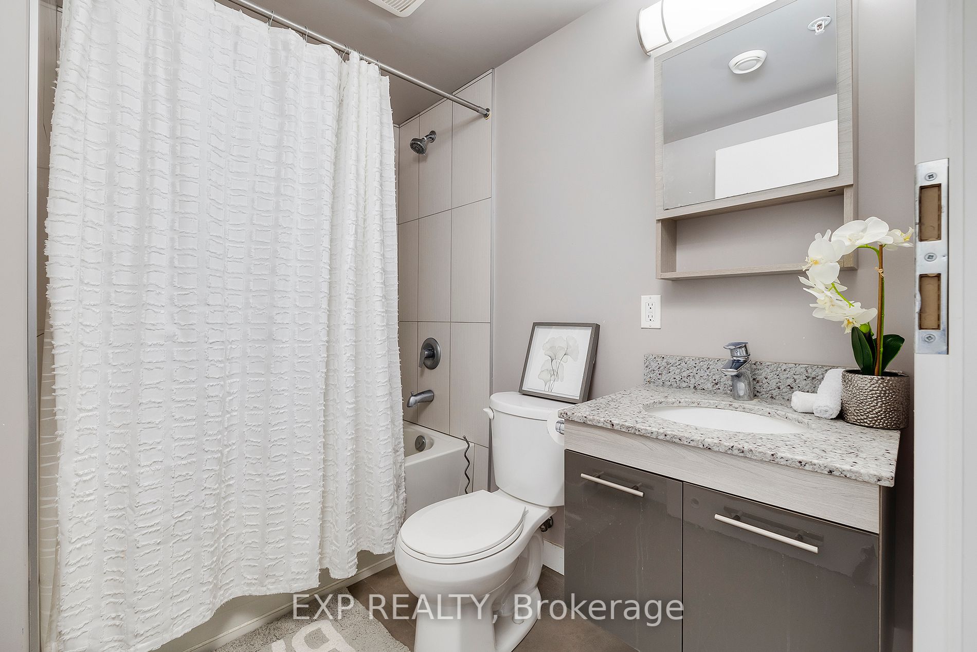 250 Albert St, #302