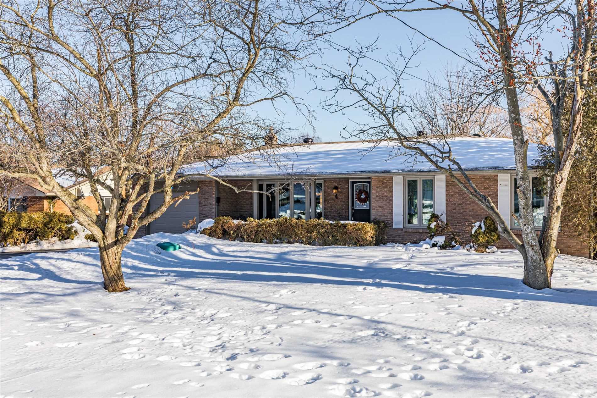 4 Valleydale Crt