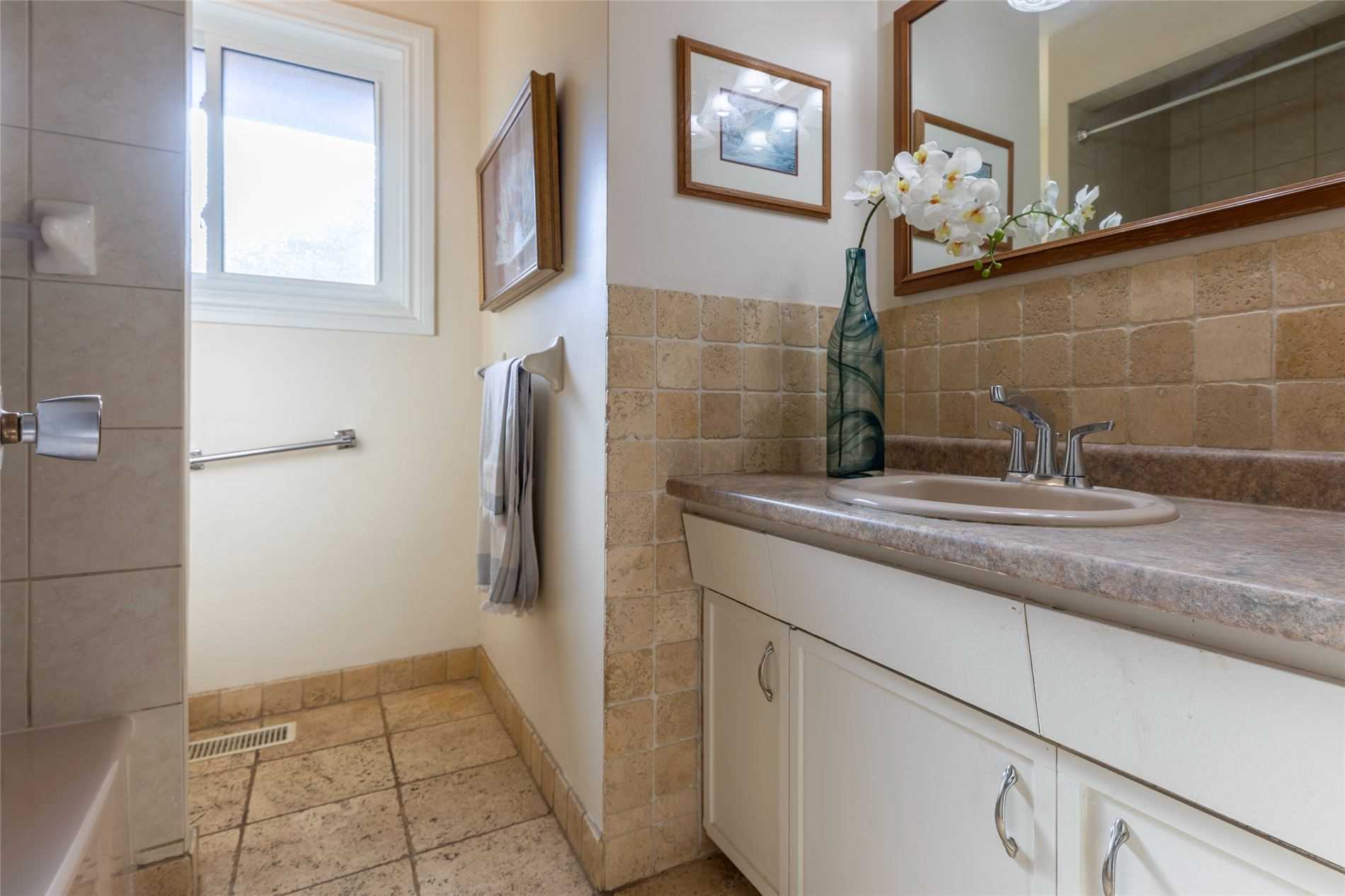 4 Valleydale Crt