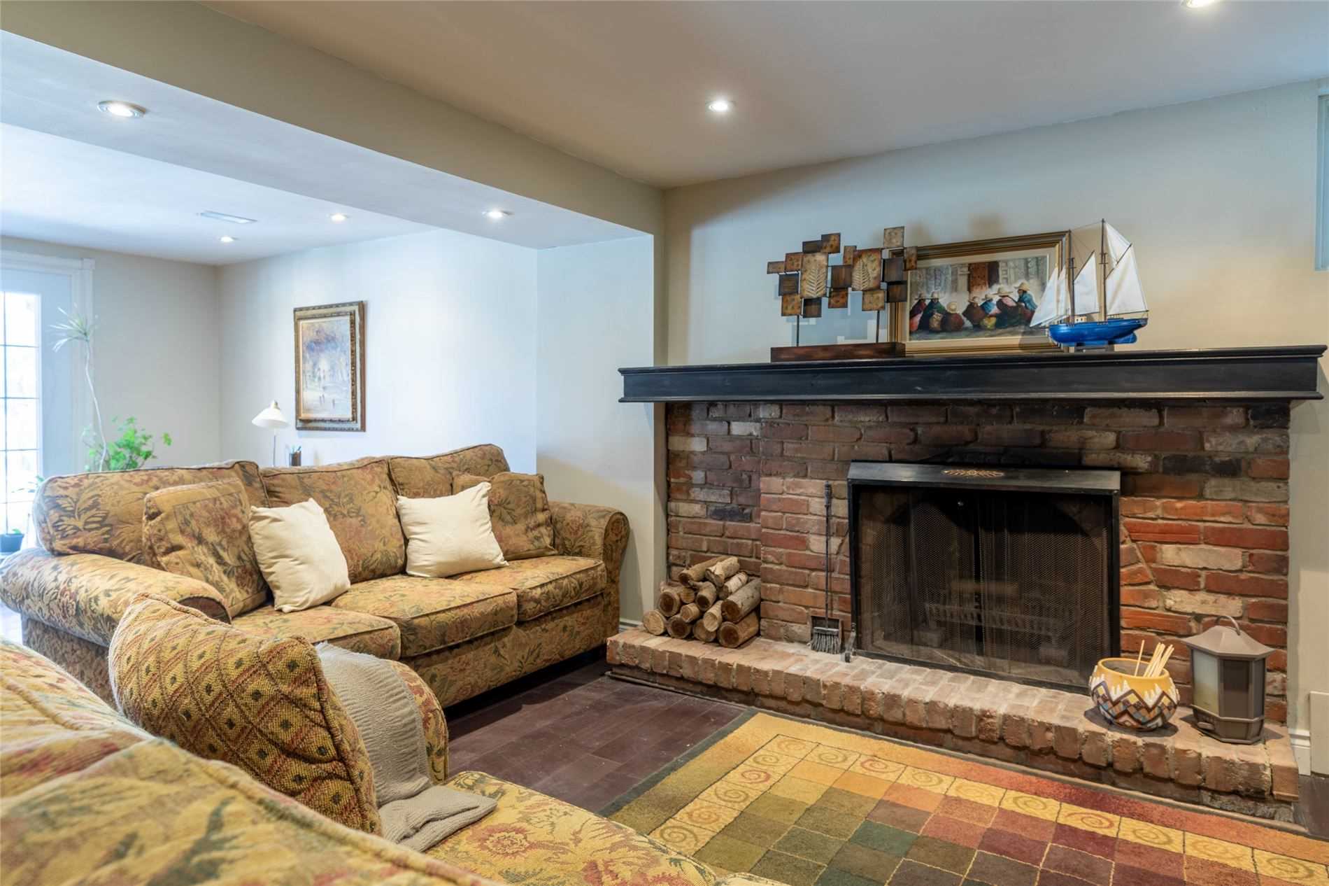 4 Valleydale Crt