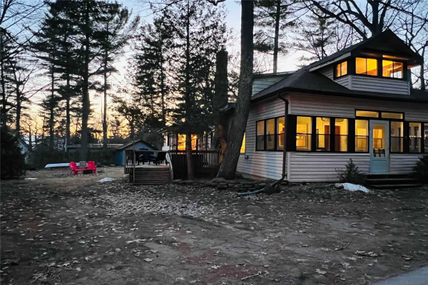 11 Fourth St, Kawartha Lakes