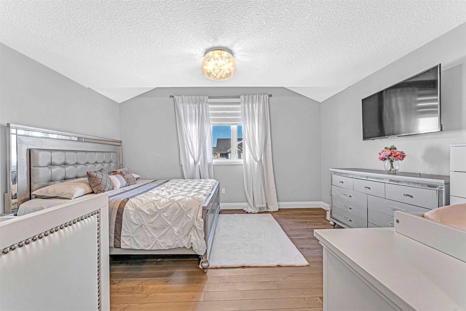 123 Stephenson Way, Minto