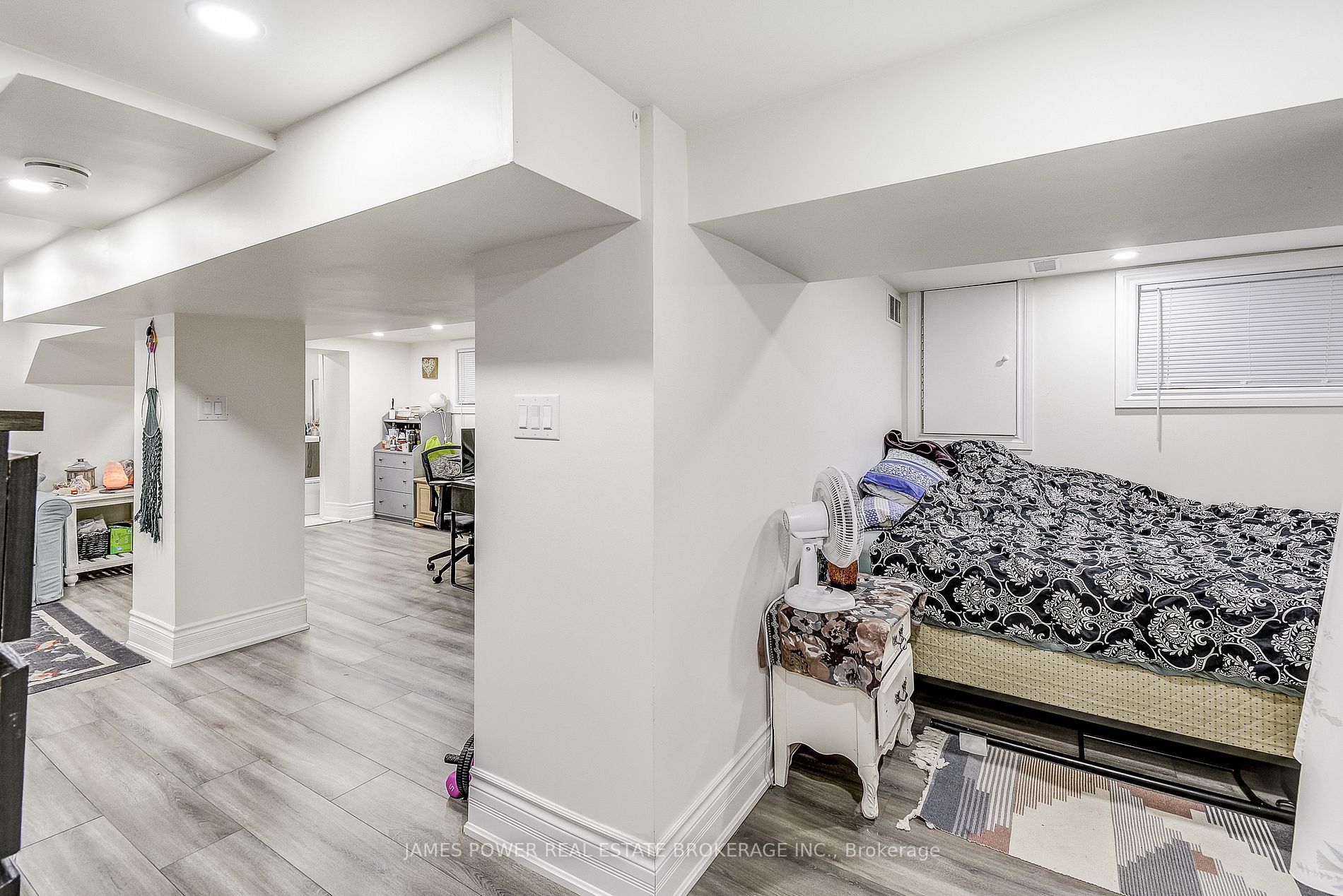 52 Spadina Avenue