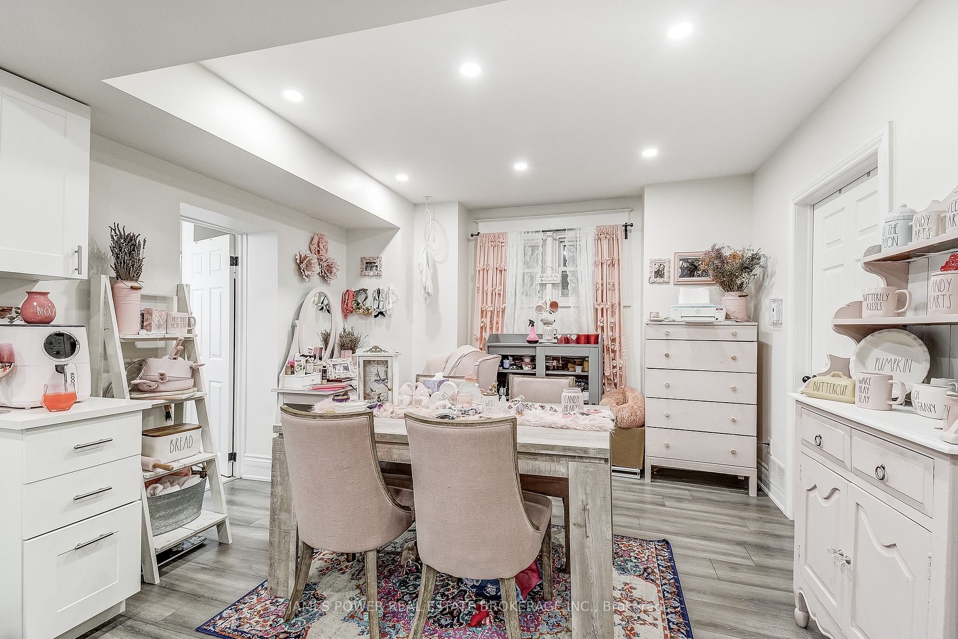 52 Spadina Avenue