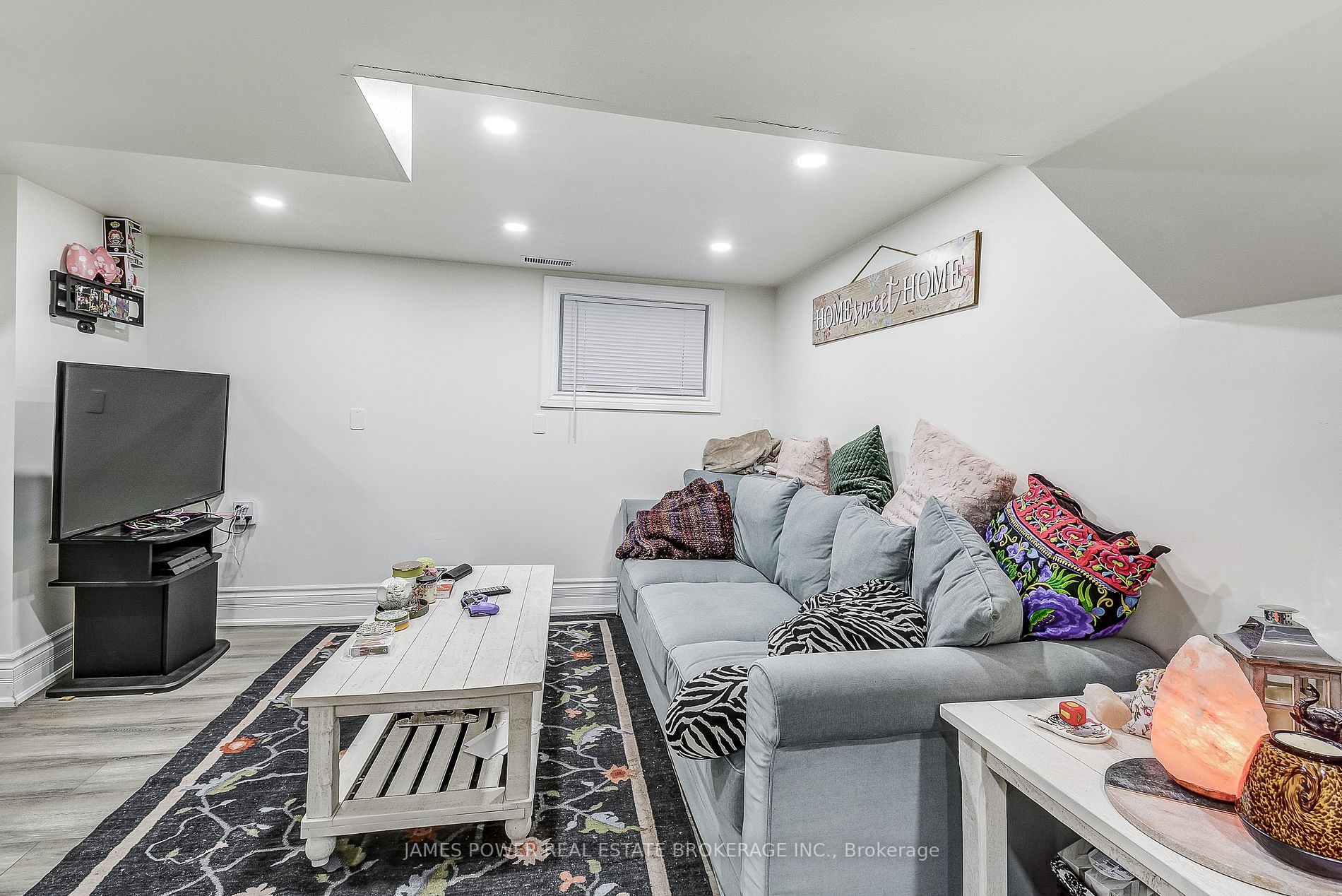 52 Spadina Avenue