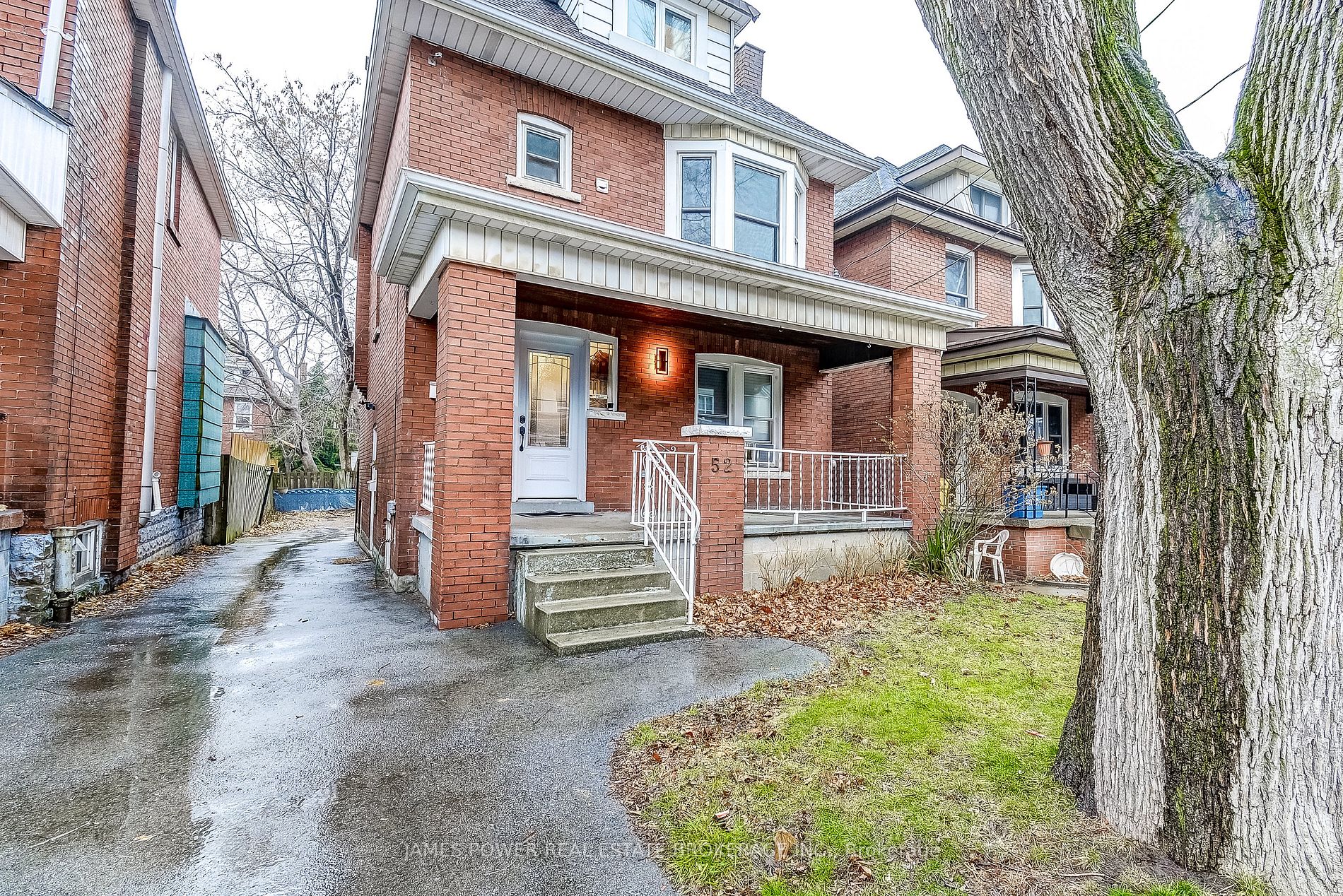 52 Spadina Avenue