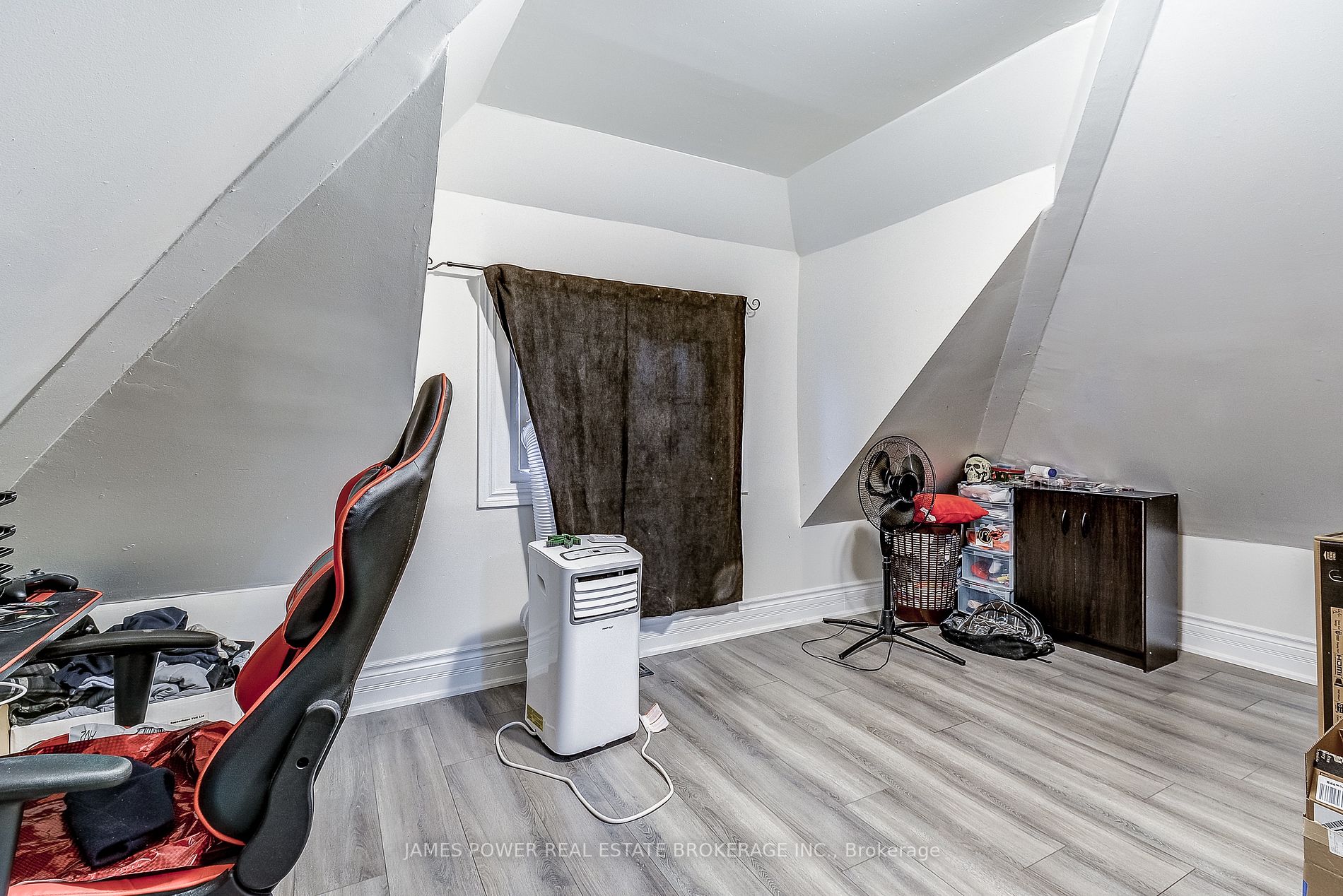 52 Spadina Avenue