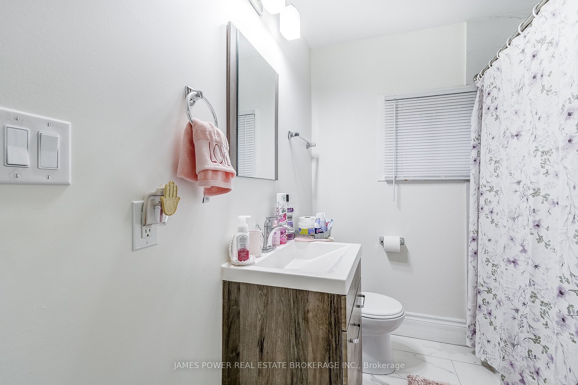 52 Spadina Avenue