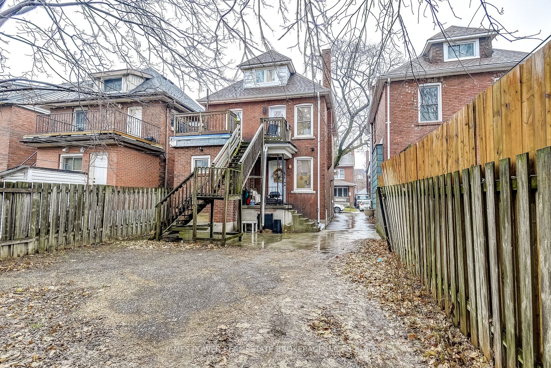 52 Spadina Avenue