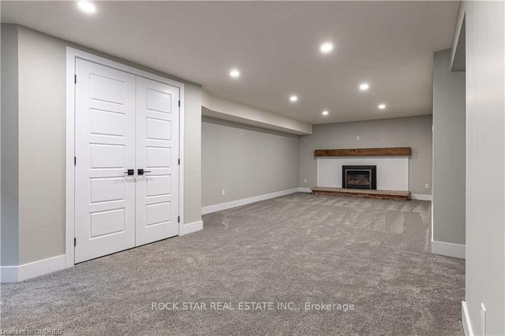 322 Stephen St