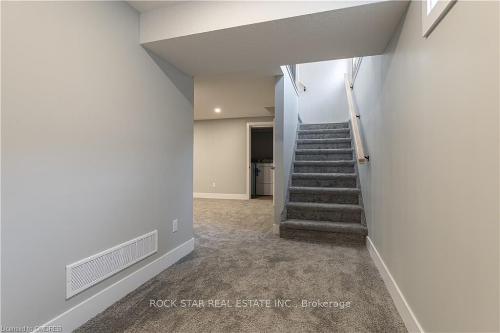 322 Stephen St
