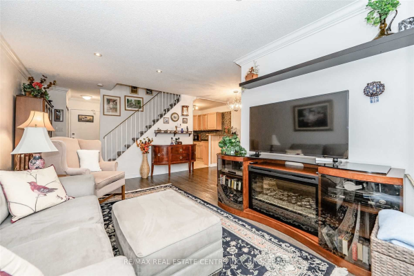 36 Hayhurst Rd, Brantford