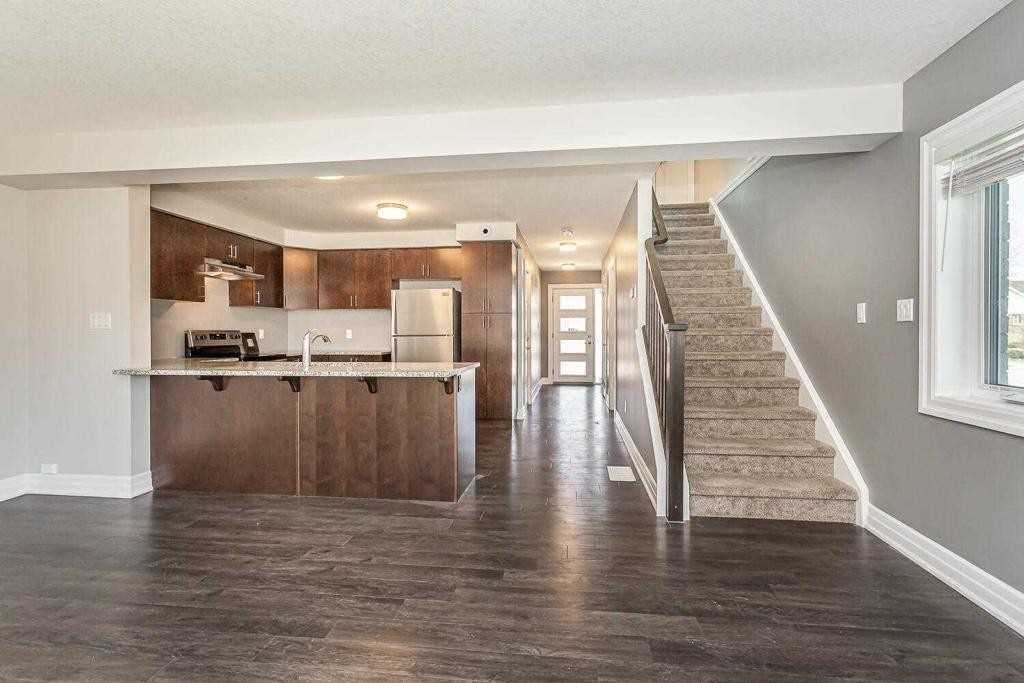 3 Nieson St