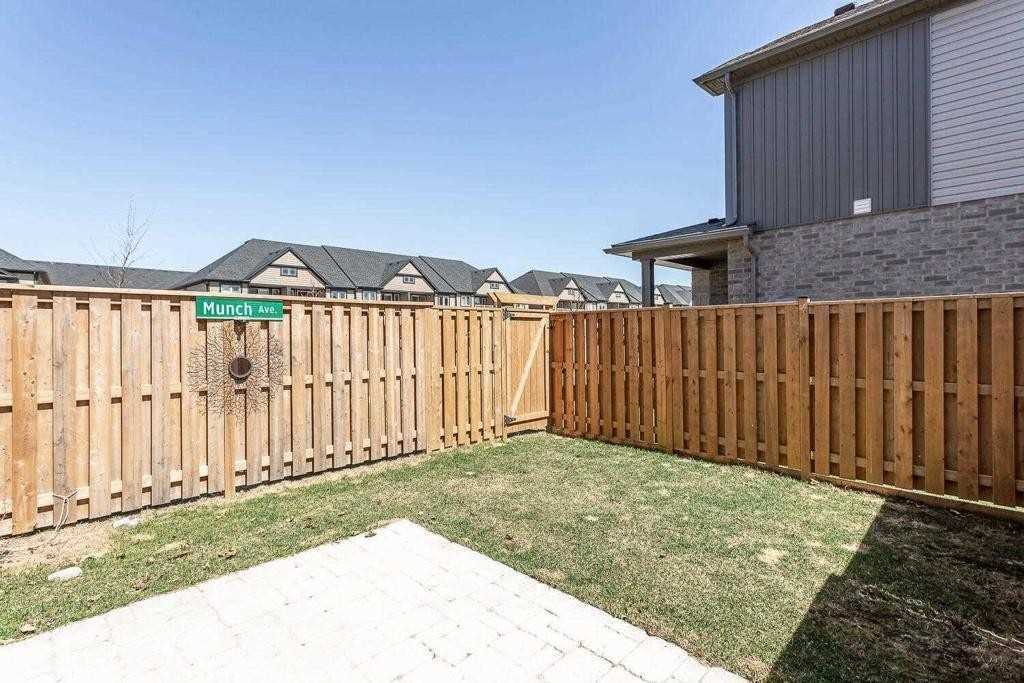 3 Nieson St