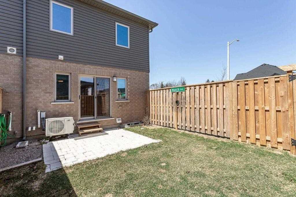 3 Nieson St